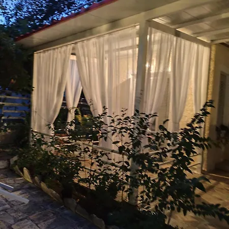 Alkistis Oda ve Kahvaltı 3*